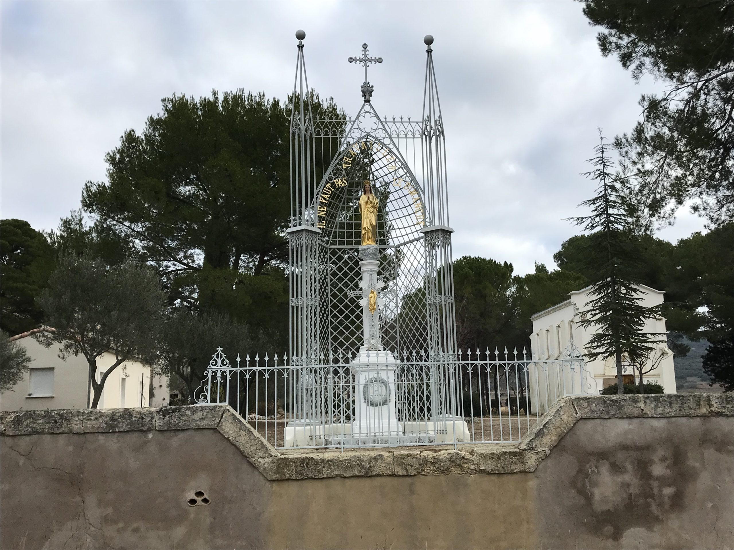 Statue deuxième apparition Amis de Notre Dame du Dimanche
