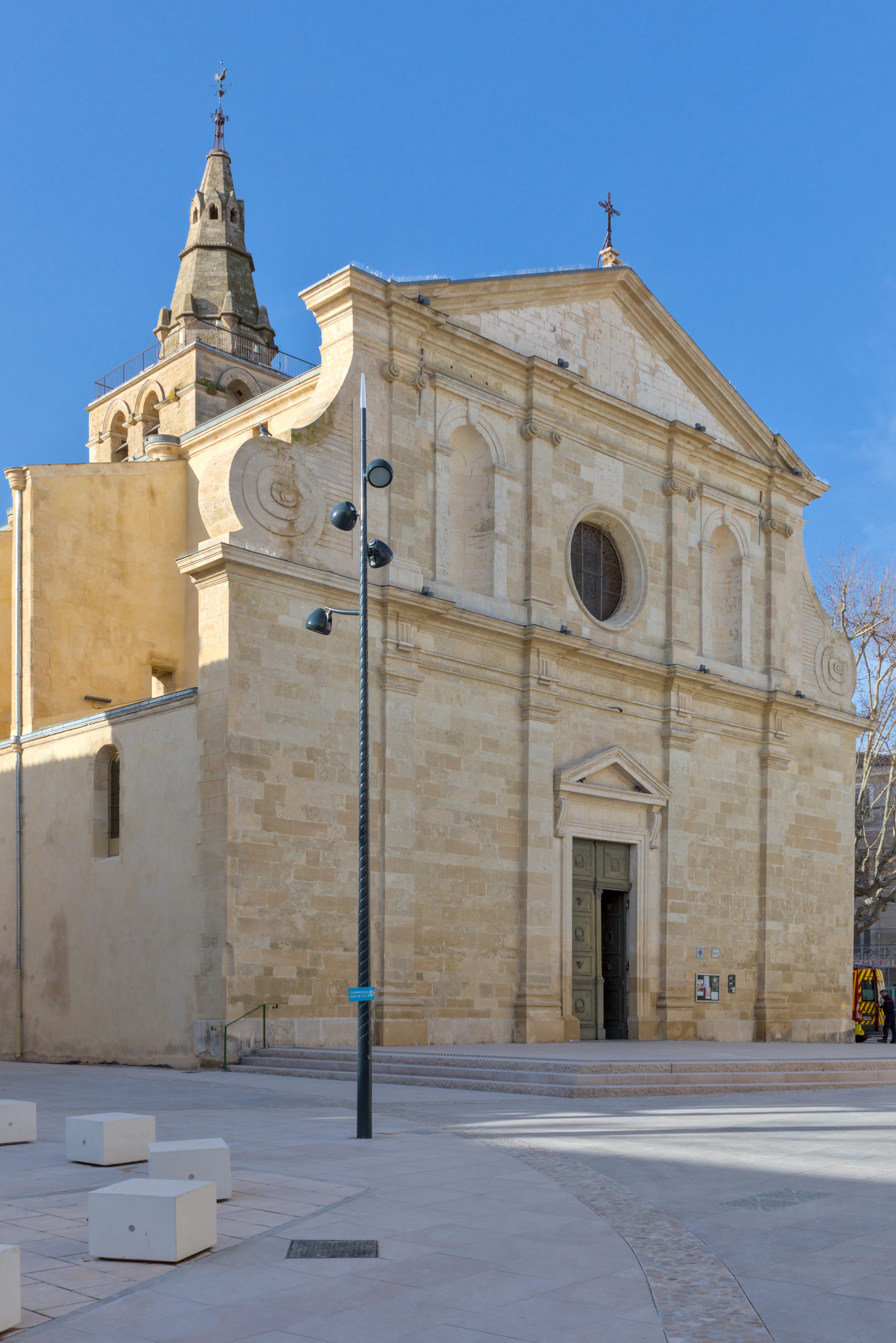 Lunel_-_Notre-Dame-du-Lac_-_1
