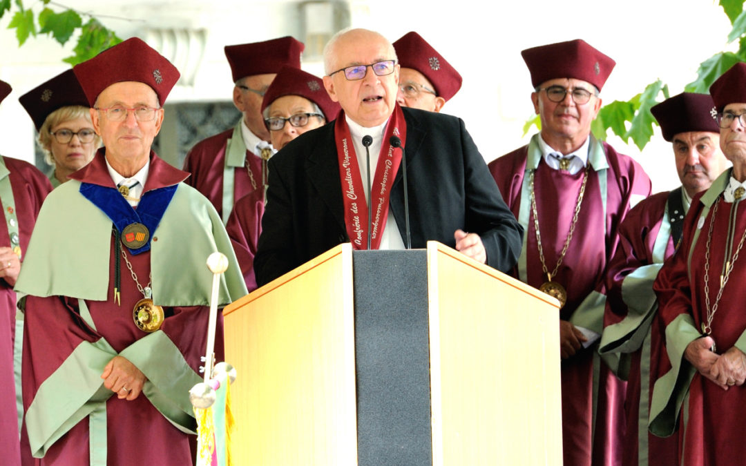 Mgr Norbert Turini est intronisé dans la Confrérie des Chevaliers vignerons de St Christophe